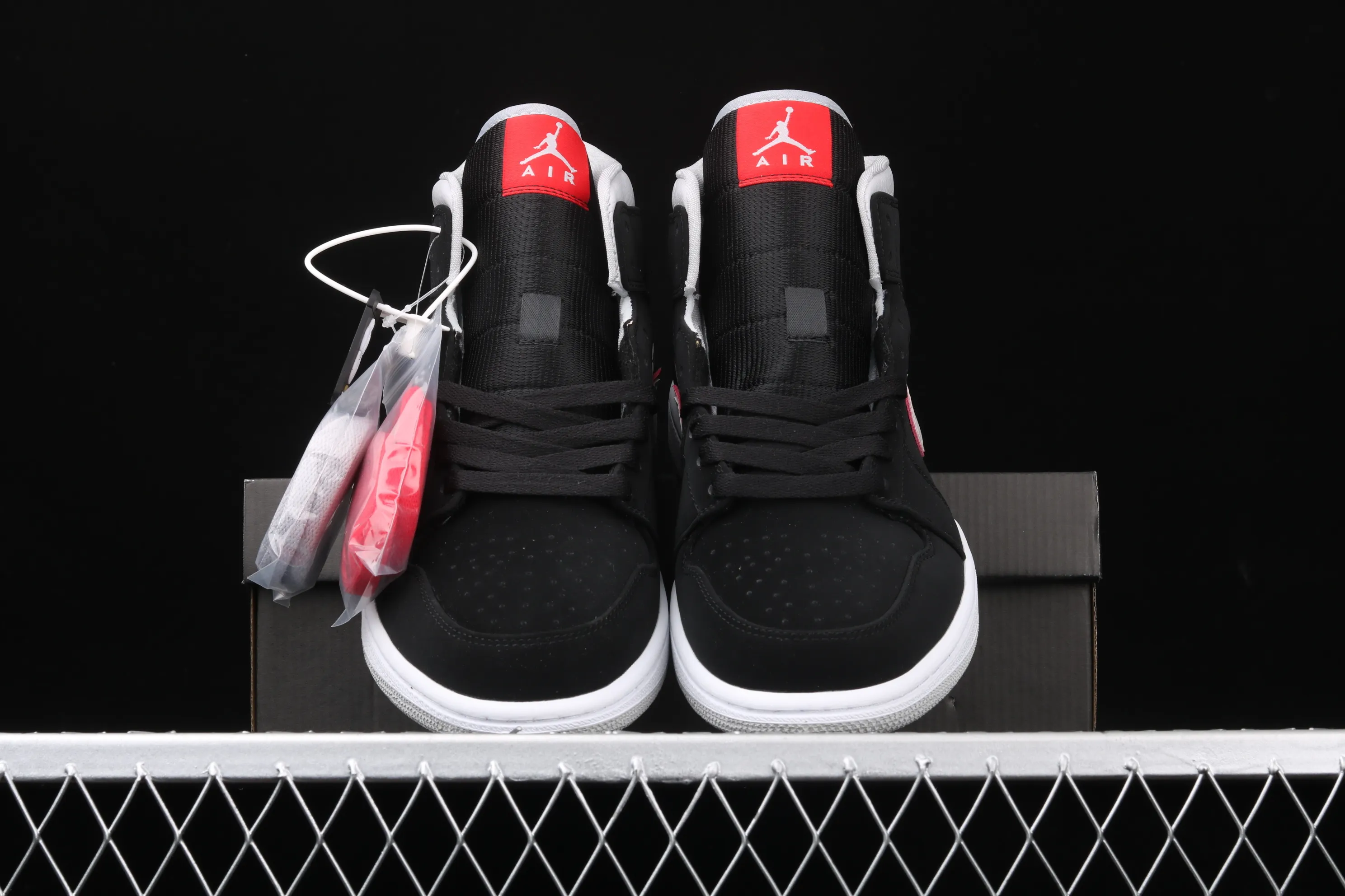 All categories Air Jordan Jordan series basketball shoes Air Jordan 1 Mid Air Jordan 1 Mid AJ1 Joe 1 Zhongbang black cement color 554724-060